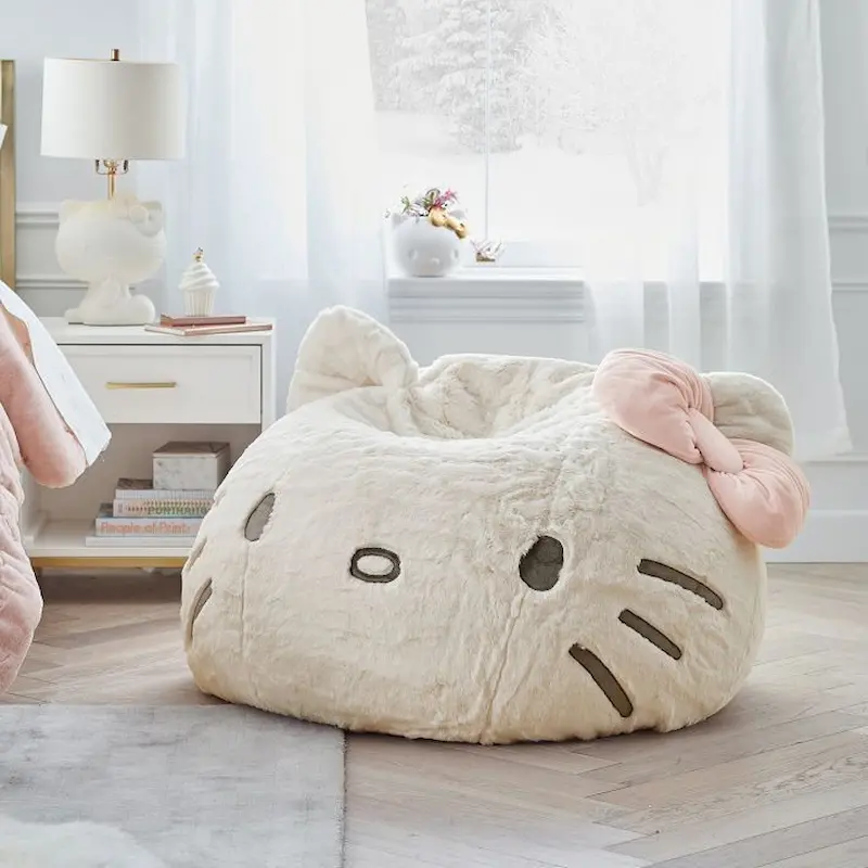 May gối Hello Kitty trang trí phòng ngủ