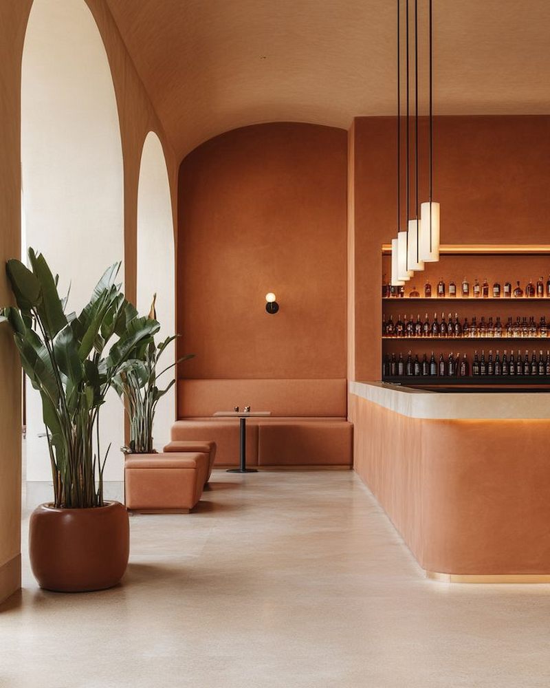 Giấy dán tường màu cam đất cho quán cà phê